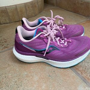 Saucony Triumph 19 Running Sneaker Women’s 7.5